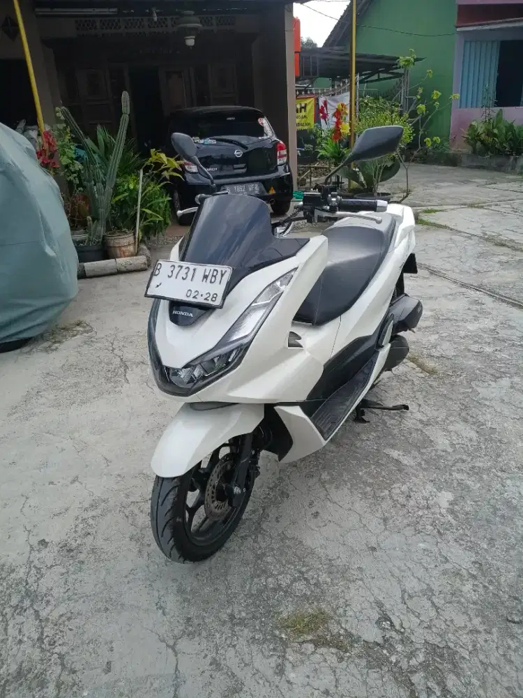 HONDA PCX 2023 PUTiH