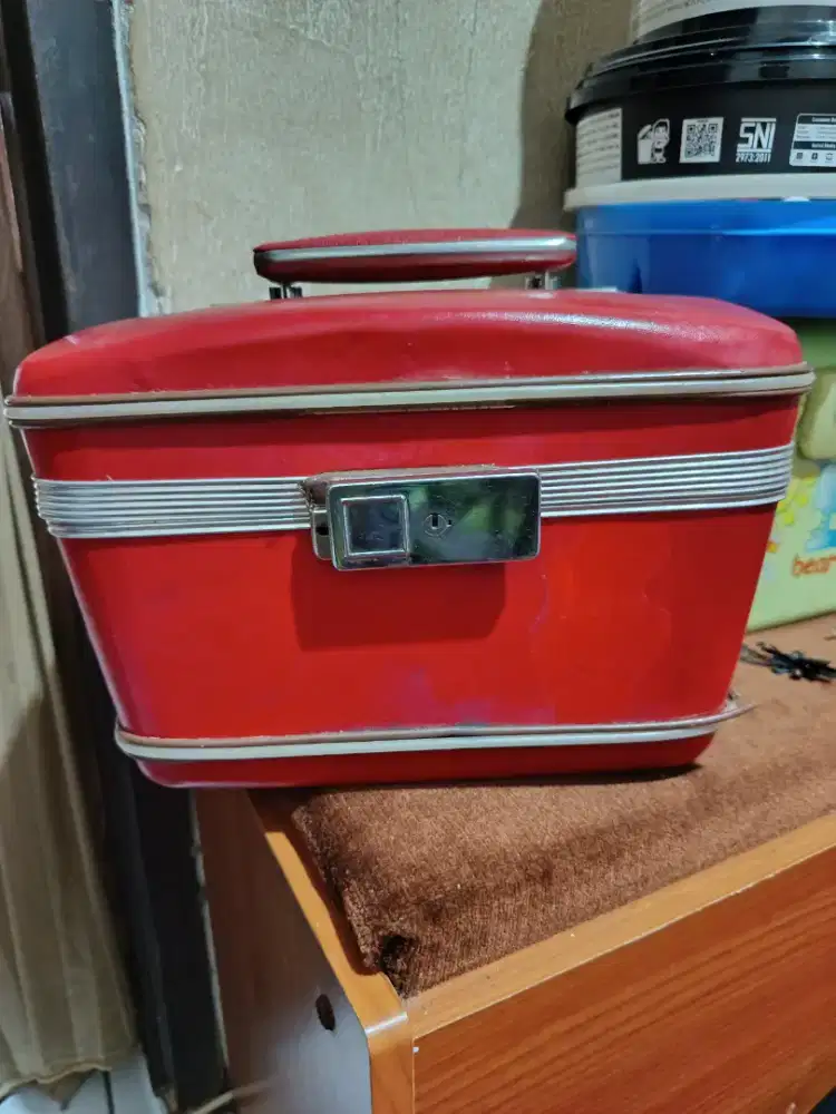 Box simpan barang berharga jadul
