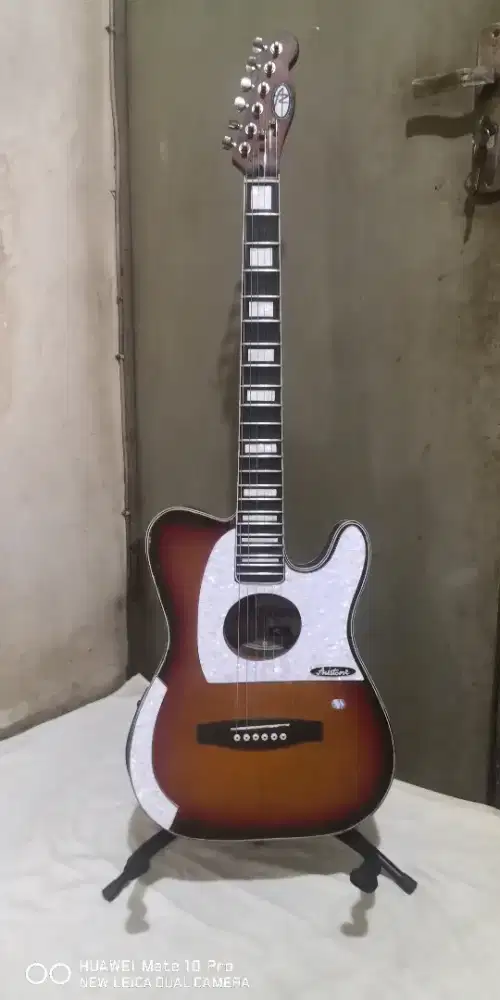 Gitar akustik elektrik pabrikan Aristone warna Sunburst