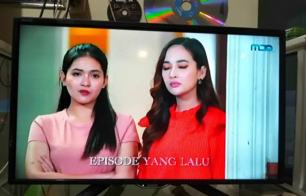 TV LED SHARP AQUOS 24 IN BARU 4 BLN PAKAI JUAL RUGI