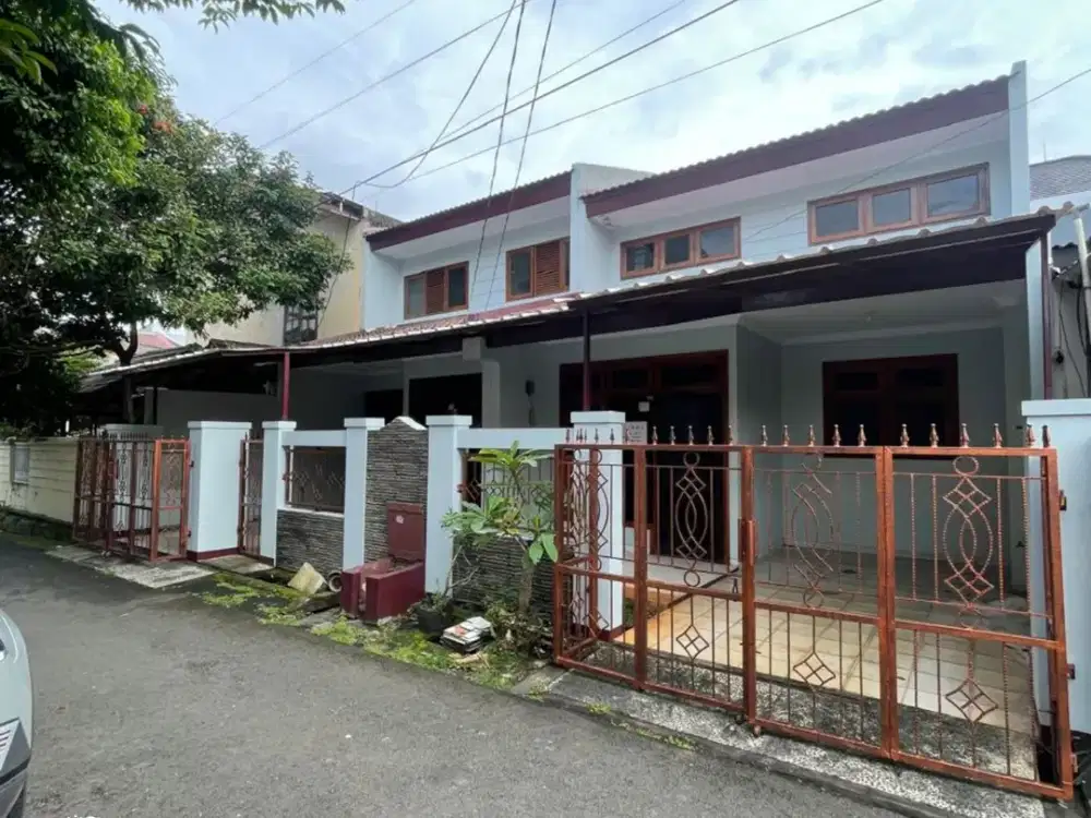 Jual Rumah Mewah 2 Lantai di Kompleks Elit Pondok Kelapa - Ruang Keluarga Lapang