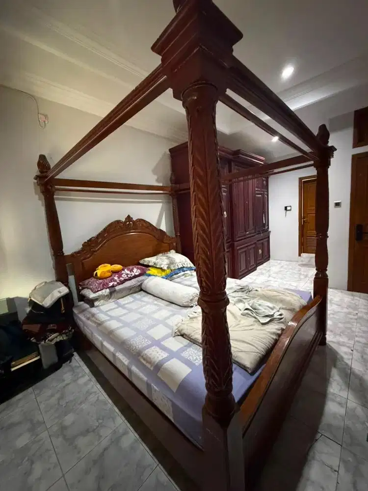 Tempat tidur Jati