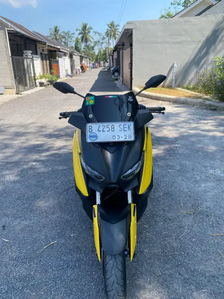 YAMAHA XMAX 2018 WARNA KUNING