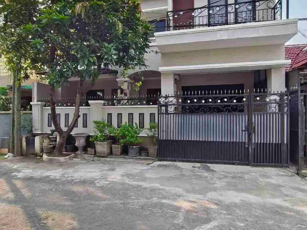 Rumah minimalis 2.5 lantai furnished di taman galaxy bebas banjir dekat taman dan tempat ibadah