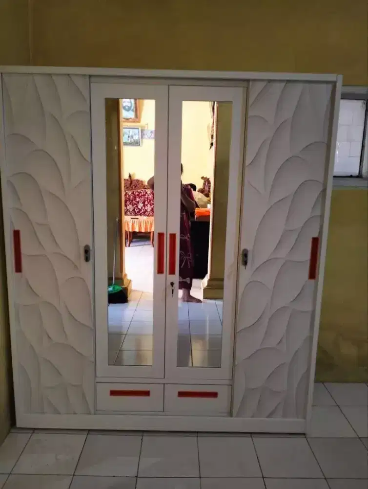 Lemari sleding door 4 pintu