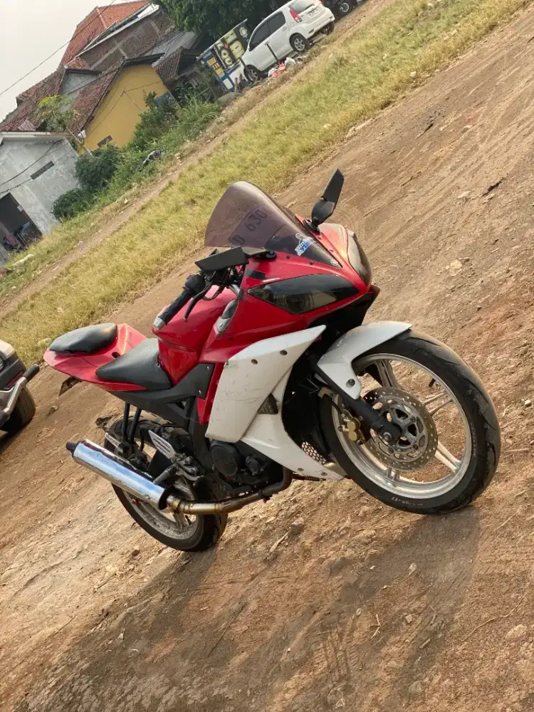 Dijual r15v2 tahun 2015 nego tipis