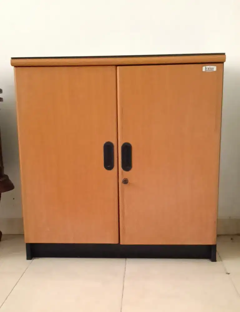 Lemari Arsip 2 pintu + alas kaca