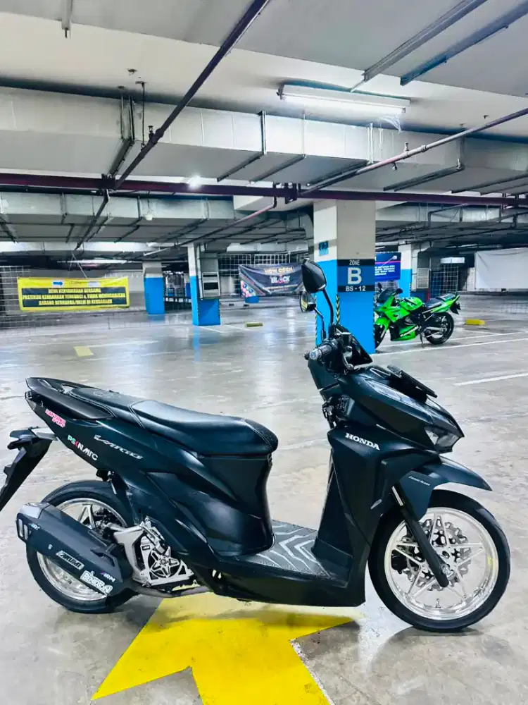 Motor Vario 125 CC tahun 2022 hitam