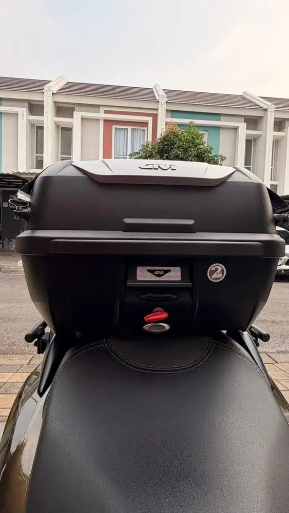 Top Box GIVI E43 ADV with Backrest