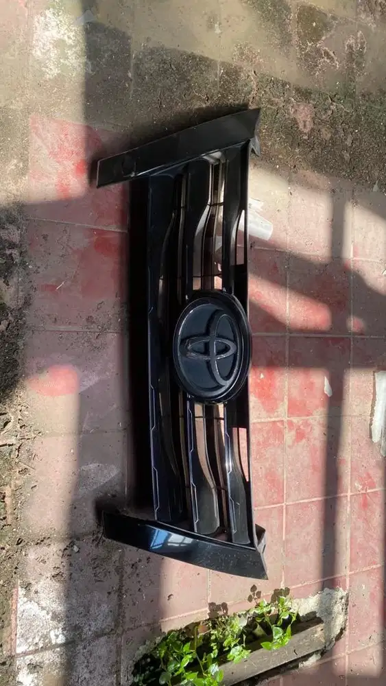 Grill toyota fortuner vrz