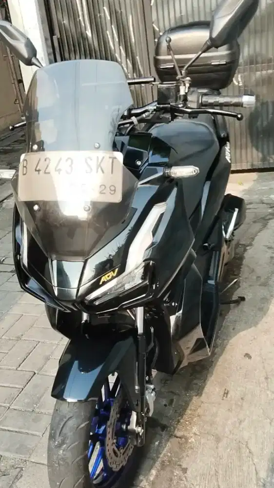 Honda ADV 150 Hitam