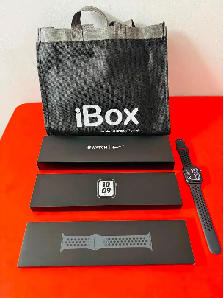 Dijual Cepat : • Apple Watch SE 3 NIKE Series 44 mm