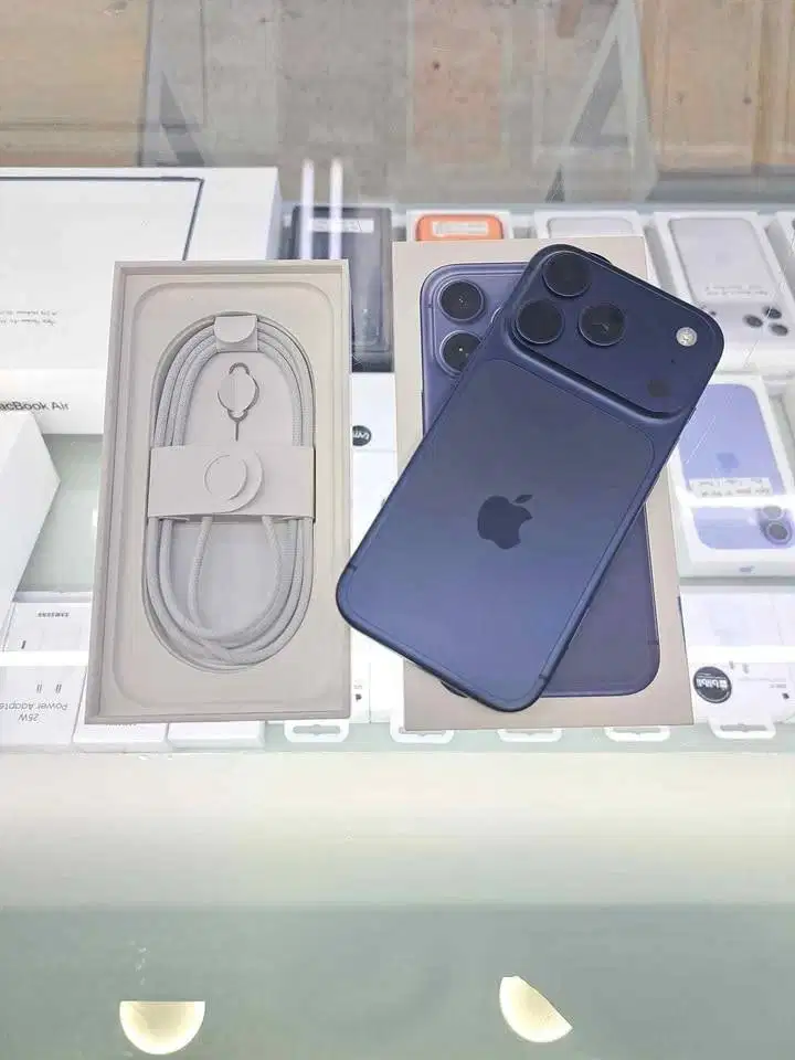 Second IPhone 17 Pro 256GB Deep Blue Garansi Resmi 14 Maret 2027