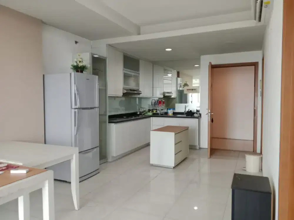 2BR Condominium Full Furnish Luas 76 Jual Cepat