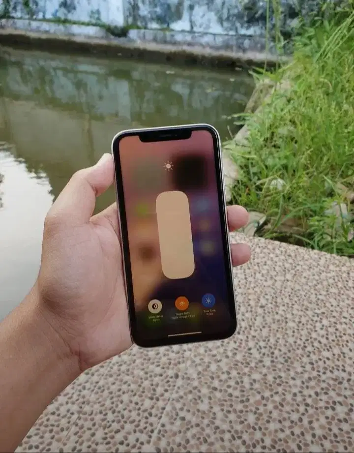 Iphone XR 64 Beacukai Putih Fulldus dan Kabel Charger