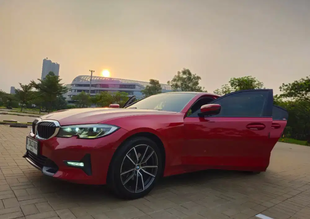 Dijual Cepat BMW 320i 2021 Bensin (Low KM) Perfect Condition