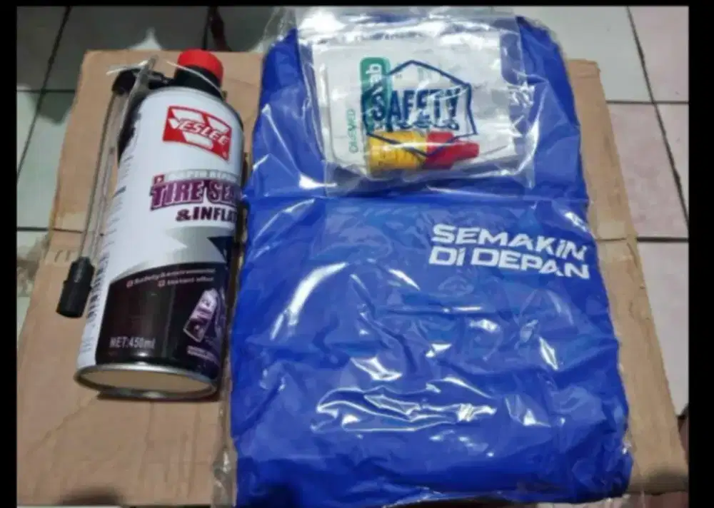 Safety tools ( jas ujan ukuran all size, cairan ban dan P3K)