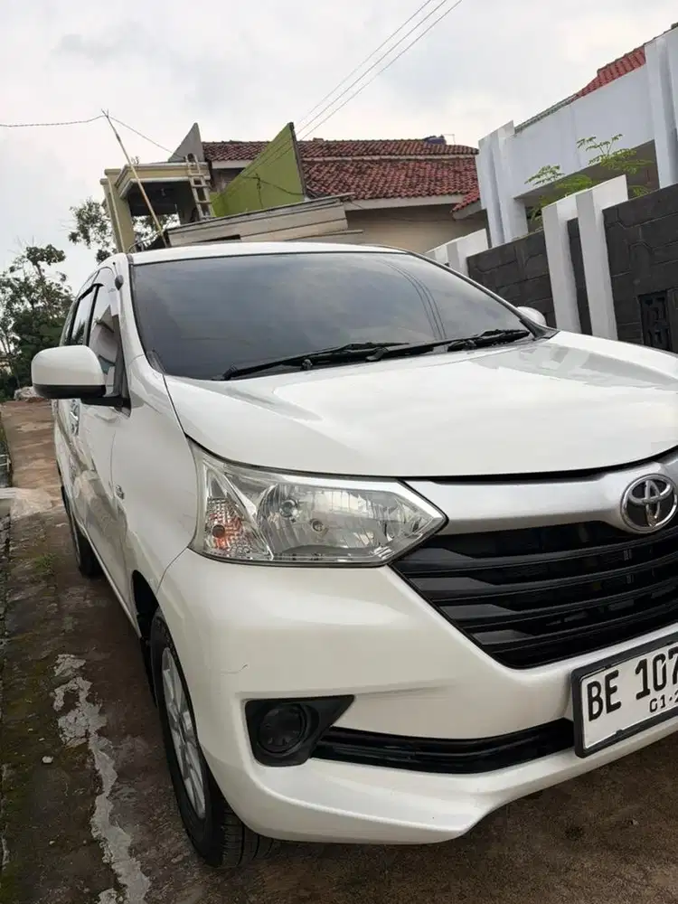 Avanza tahun 2017 putih favorit