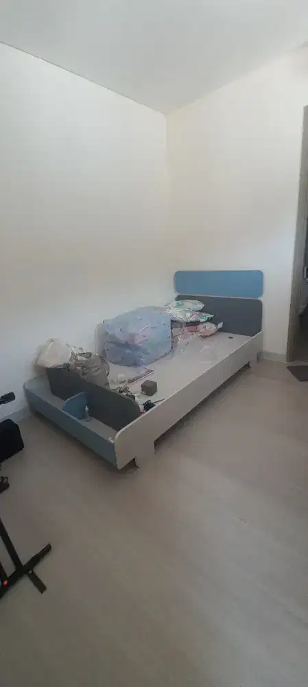 Jual satu set ranjang,lemari dan meja belajar anak