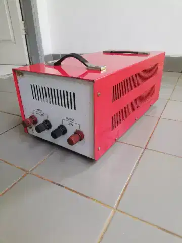 Stabilizer OKI 5000 Watt AVR-5000 bekas.
