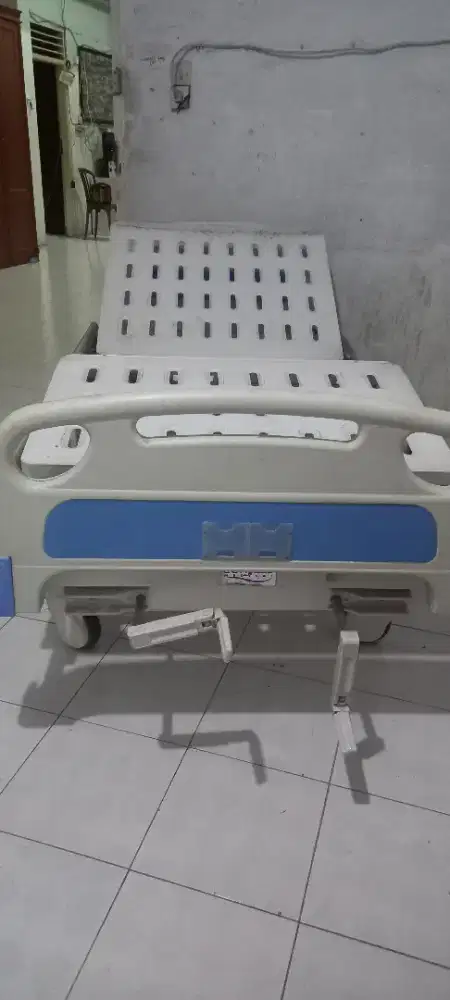 Tempat tidur rumah sakit
