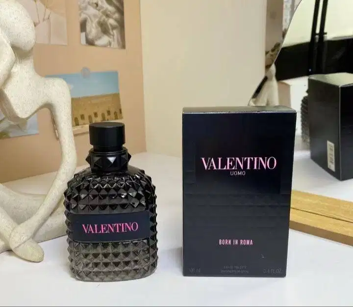 The scent of modern luxury.  Valentino Uomo Born in Roma EDT (100