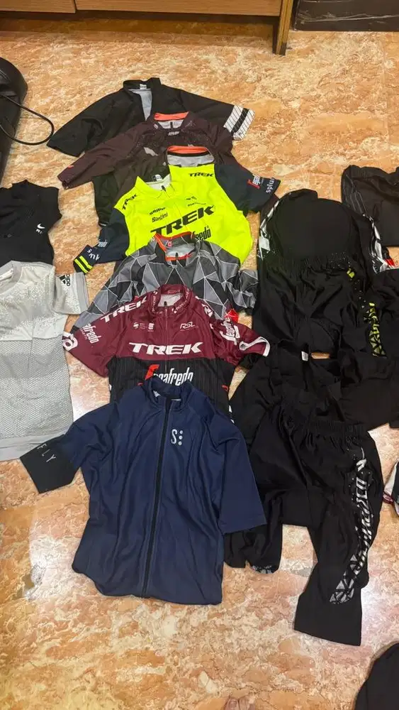 BAJU, CELANA SEPEDA