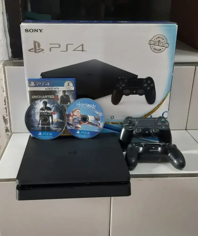 Dijual PS4 SLIM ORI 1TB CUH 22XX SESUAI FOTO  Harga Mrh Meriah