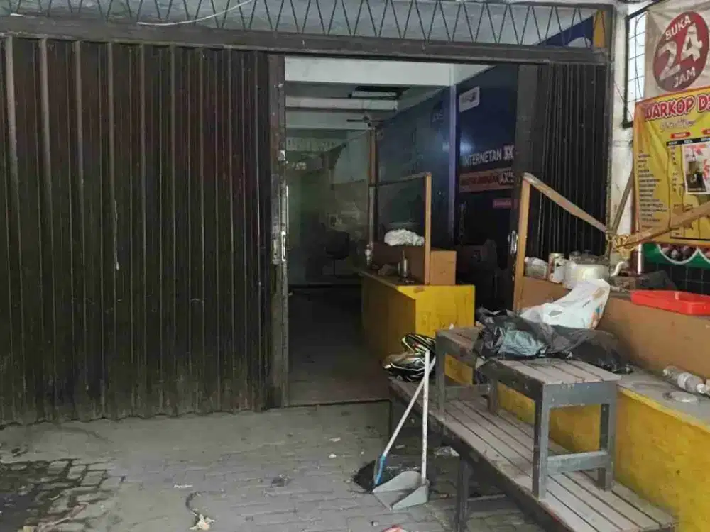 Dijual / Disewakan Ruko Komersial Putro Agung 2,5 Lantai