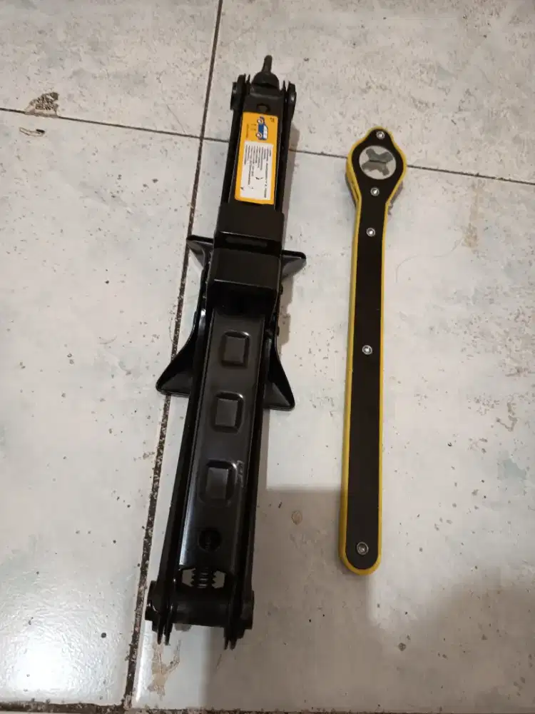 Dongkrak Mobil Masih Mulus