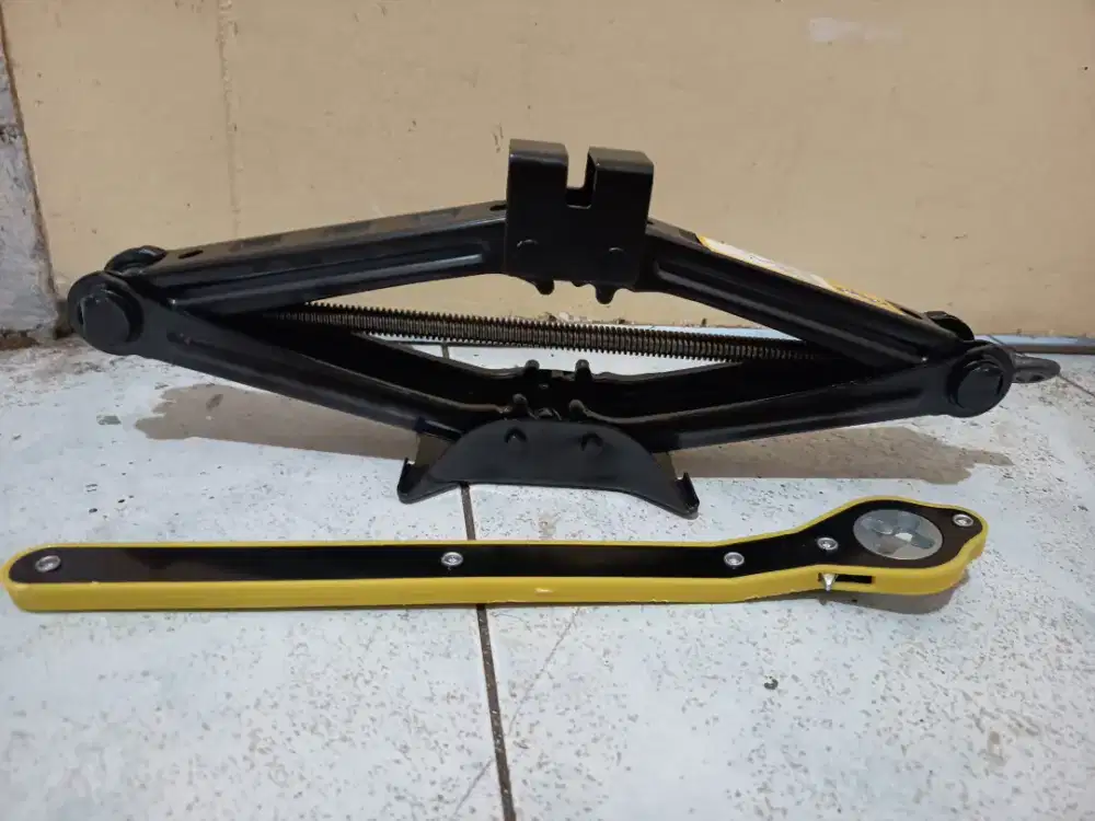 Dongkrak Mobil Masih Mulus