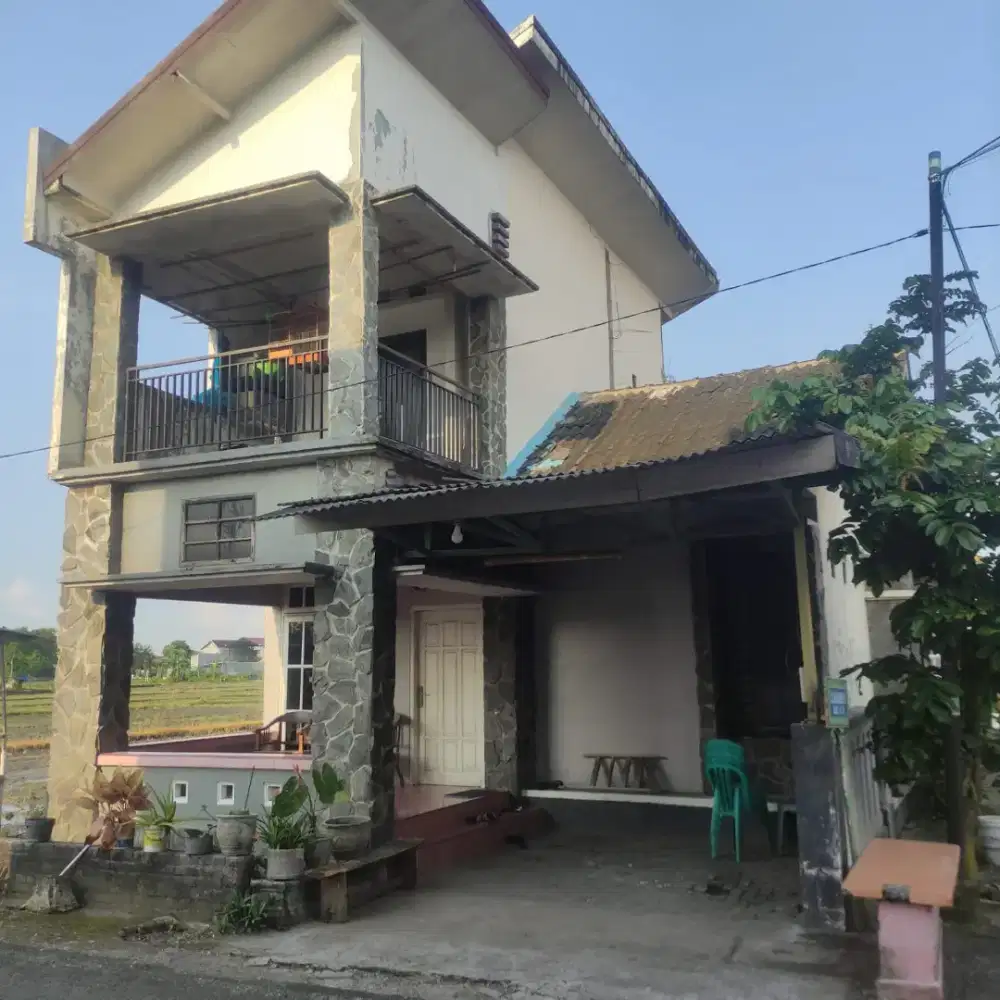 Rumah 2 Lantai di pusat Kota Jombang