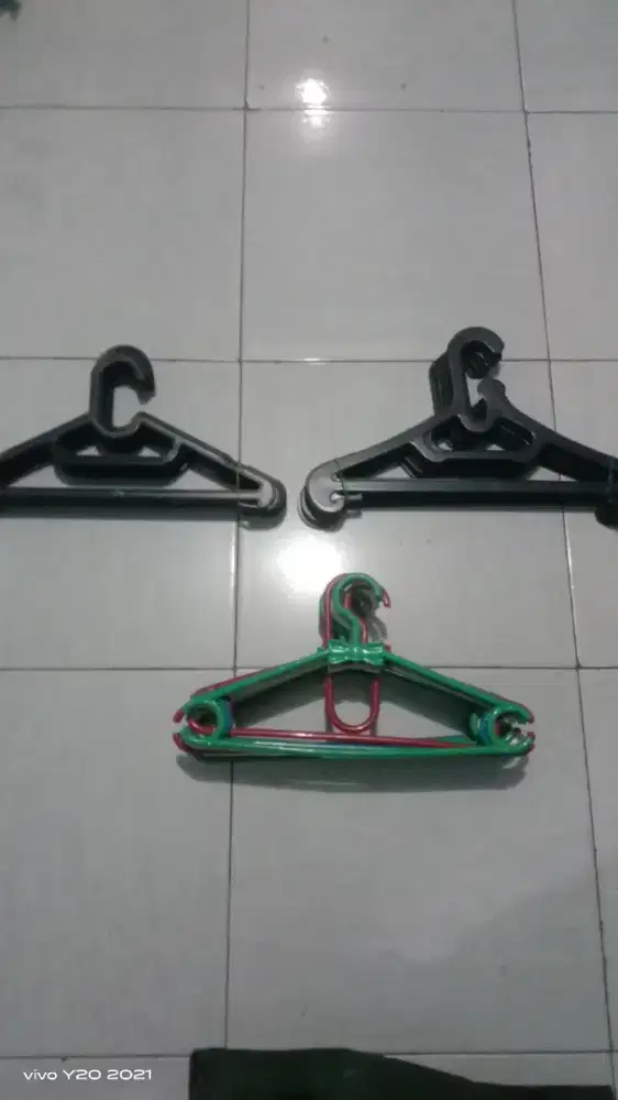 Jual gantungan baju 3 lusin sesuai gambar