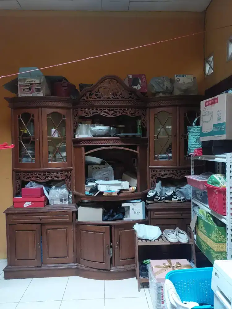 Lemari bufet jati tua