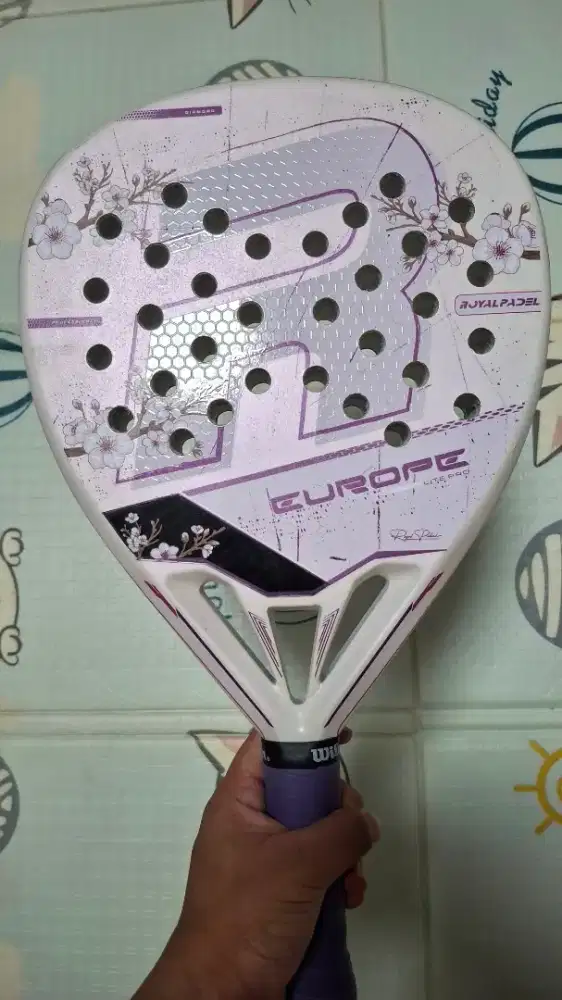 Raket padel Royal Padel Euro Lite Lavender Edition 2026. Plus tasnya