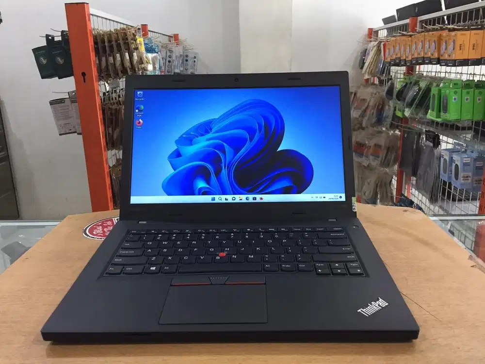 Lenovo ThinkPad L460 Core i5Gen6 Ram 8GB SSD 128GB Slim Mulus Murah