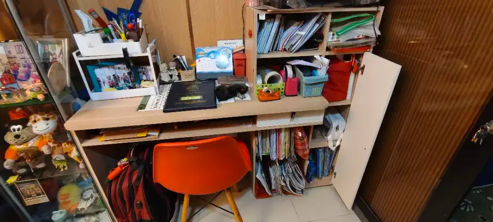 Meja belajar remaja