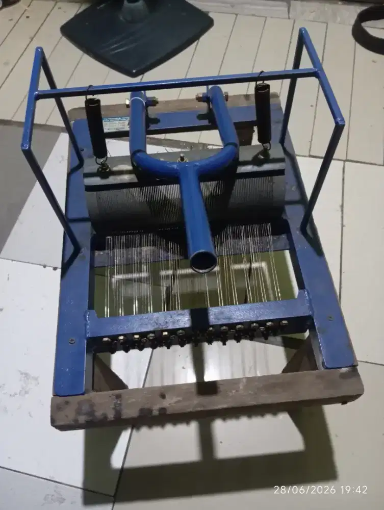 Alat iris kerupuk puli lontongan