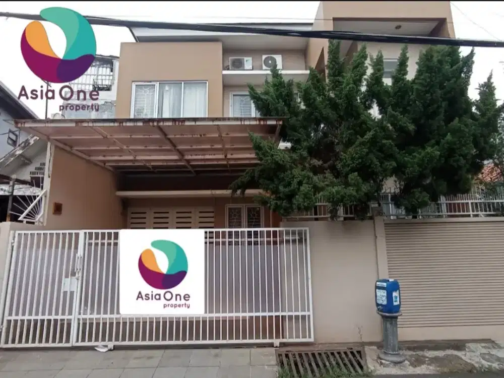 DISEWAKAN / DIJUAL RUMAH SEMI FURNISH DI RAWAMANGUN JAKARTA TIMUR