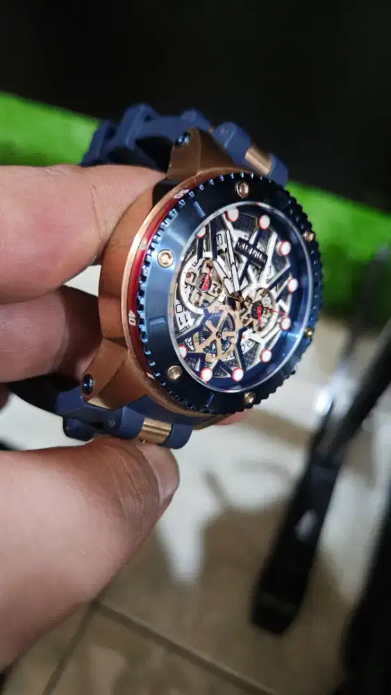 Jam tangan QUANTUM