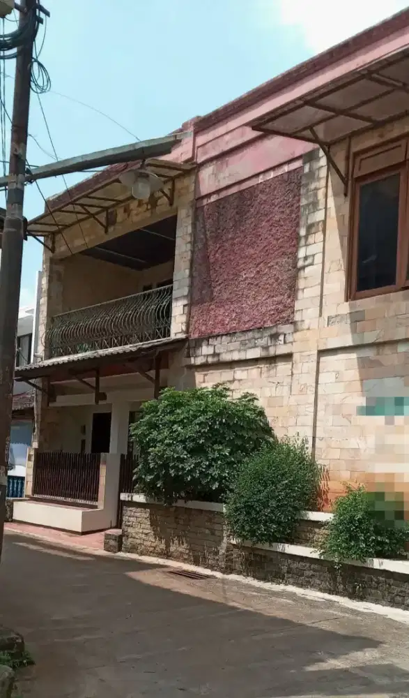 DIJUAL RUMAH 2 LANTAI DEKAT TOL CIBUBUR