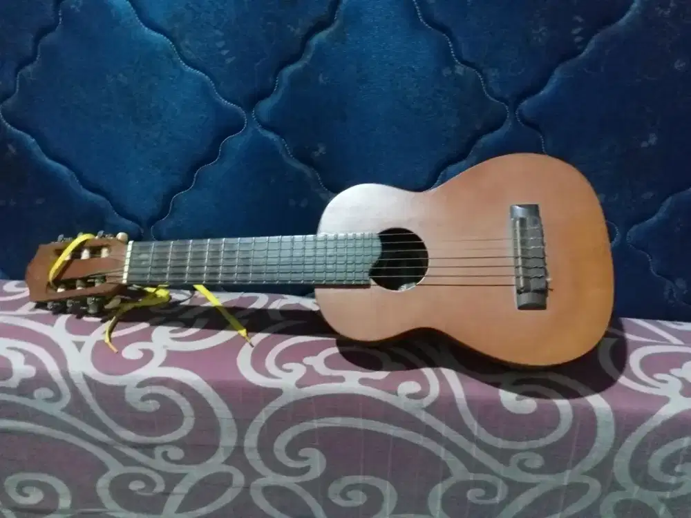 Dijua gitar ukulele senar 6