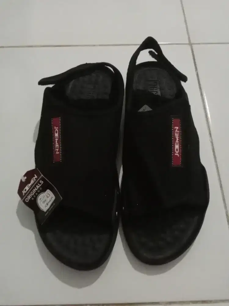 Sepatu sandal ukuran 43