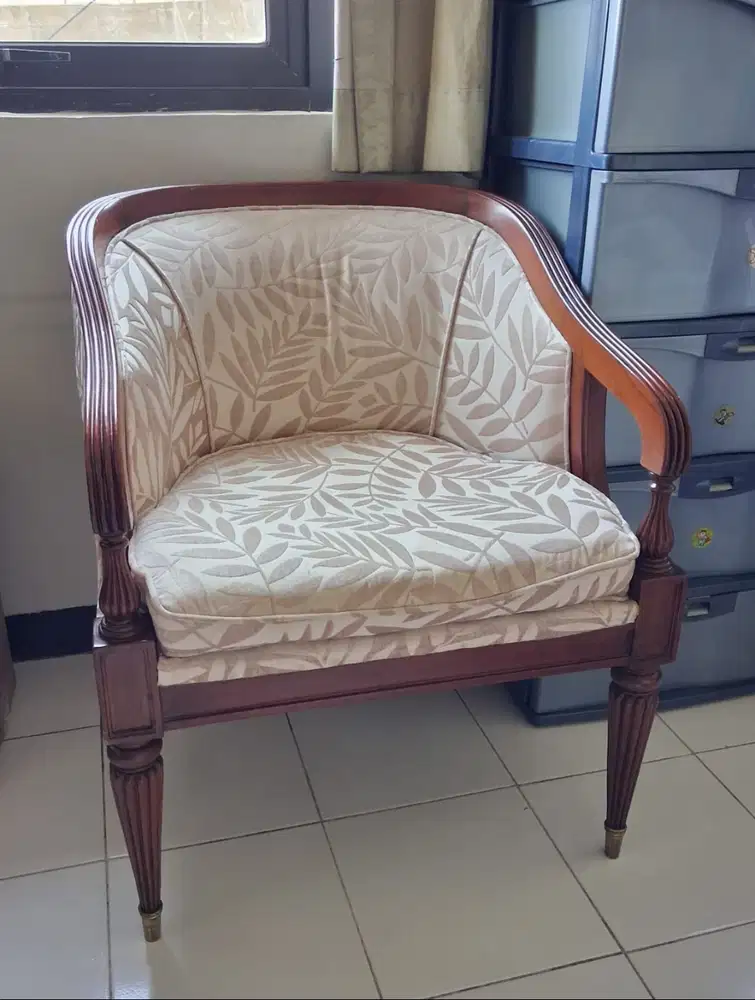 Armchair Kayu Jati Solid – Kursi Santai Klasik & Elegan