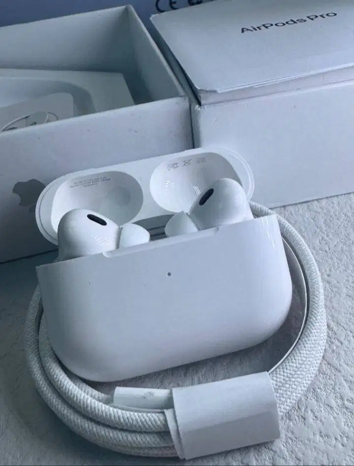 Apple AirPods Pro Generasi ke-2 (Original)