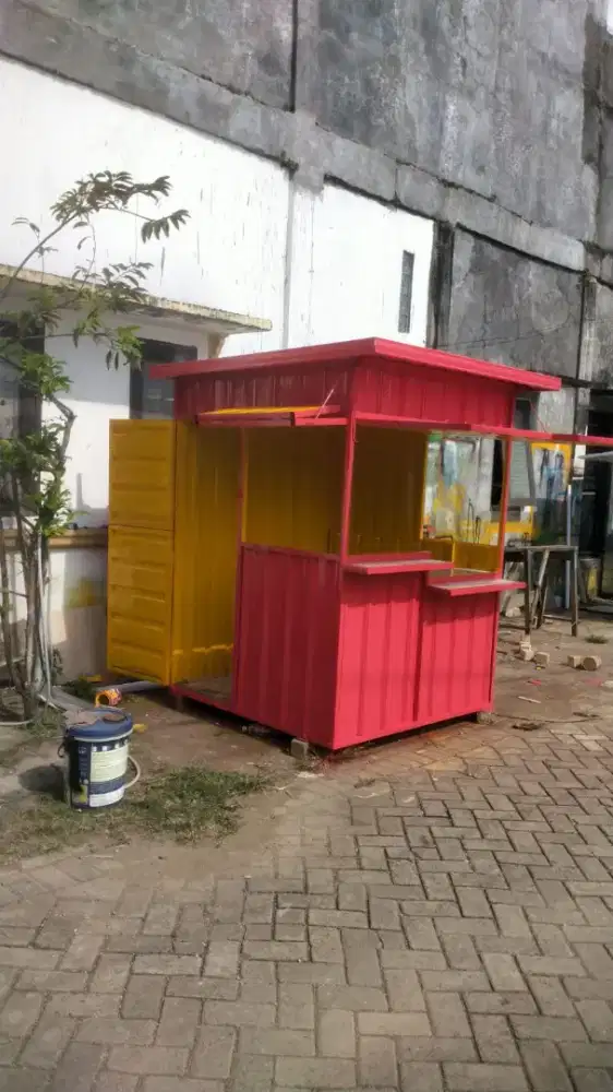 Booth Container