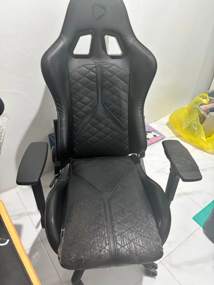 KURSI GAMING ONEX GX6 PREMIUM