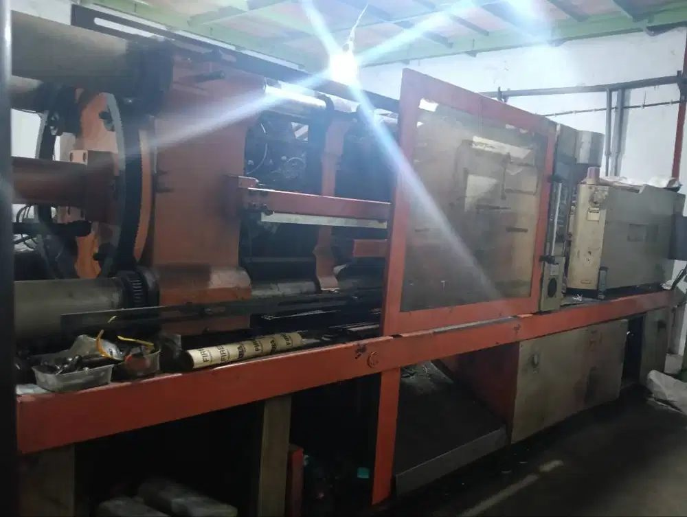 Di jual mesin injection plastik Haitian 240ton