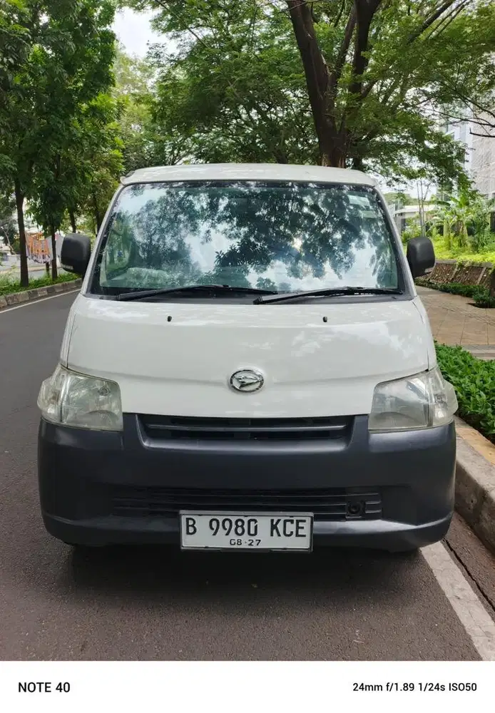 Daihatsu blind van