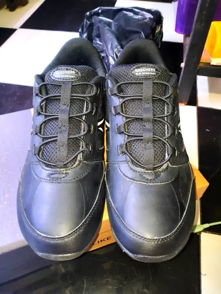 Sepatu Skechers formal casual